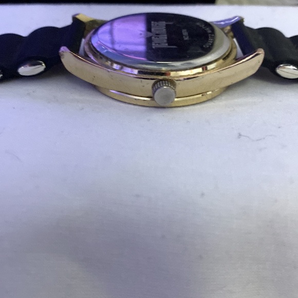 Jewel House Quartz Watch - Picture 5 of 9